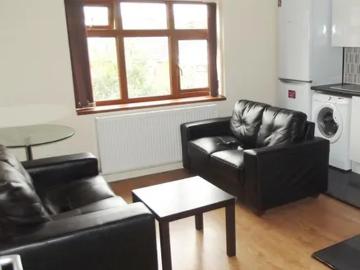 12 Egerton Road, Stockport, M14 6UE, United Kingdom | 4 bed apartment for rent #16540749 | Rentberry