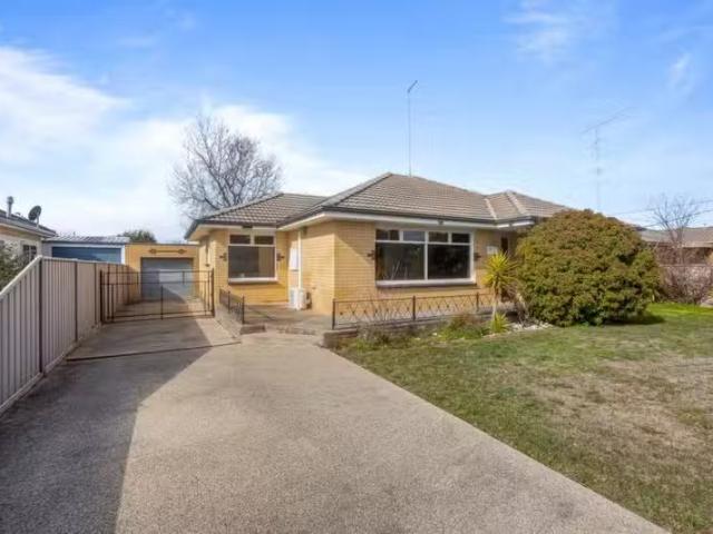 12 Ercil Street, Wendouree VIC 3355 House For Lease