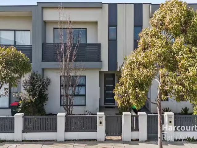 12 Errol Boulevard, Mickleham, VIC 3064 House for Rent