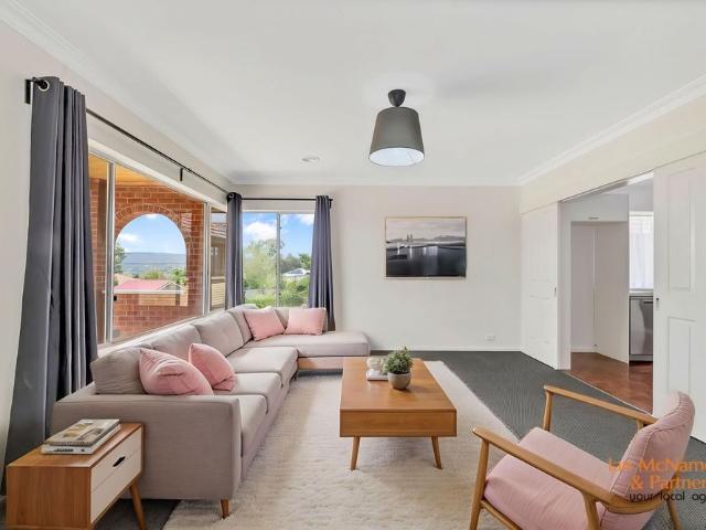 12 Fairmount Crescent, Queanbeyan
