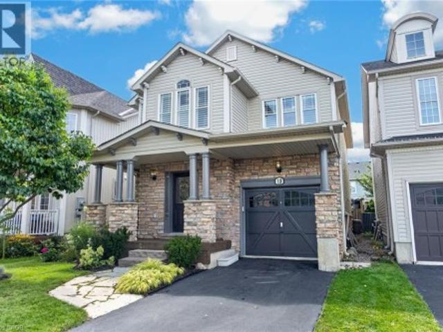 12 Fiddlehead Crescent, Waterdown, ON, L8B 0X8 house for sale | Listing ID 40860 | Royal LePage