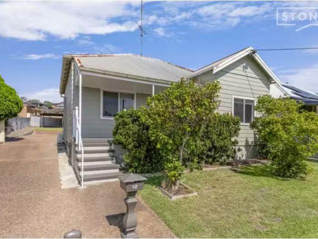 12 Francis Street, Cessnock House for rent Listed by Kim Oldh.