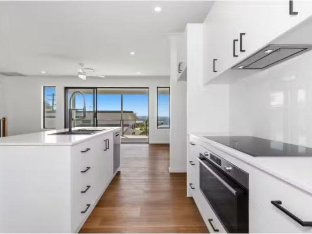 1/2 Fraser Drive, Banora Point Townhouse for rent Listed by P.