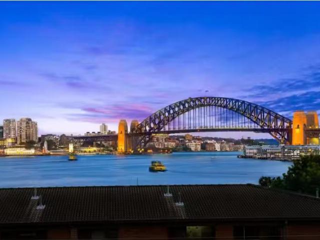 12 Gallimore Avenue, Balmain East House for rent Listed by Ha.
