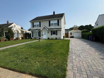 12 Green Ln, Levittown, NY 11756 | MLS #979752