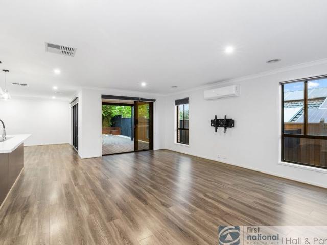 12 Greenbank Drive, Pakenham
