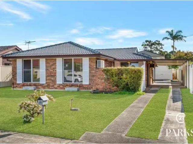 12 Gumdale Avenue, St Johns Park House for rent Listed by Ero.