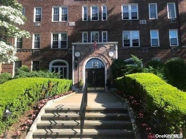 12 Hamilton Pl, 1 bed, 1 full bath