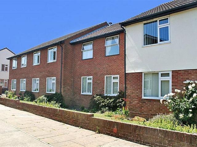 12 Havencroft Court, North Street CO14 1 bed retirement property to rent £975 pcm £225 pw