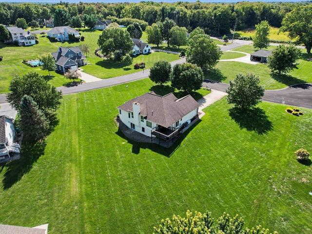 12 Hawksbury Point