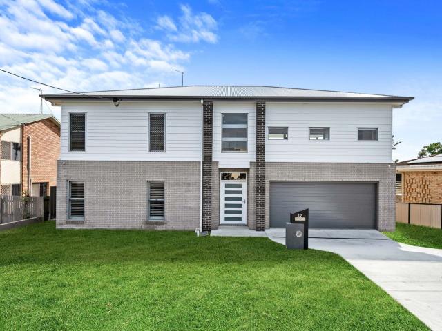 12 Hillcrest Avenue, SCARNESS, QLD 4655