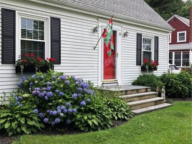 12 Hillside Avenue, Newport, US, RI