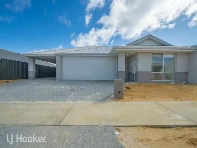 12 Hitter Street, Yanchep, WA 6035