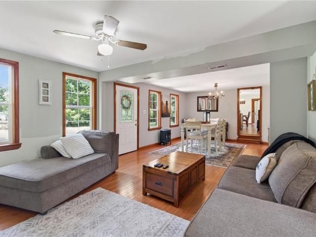 12 Holston LN