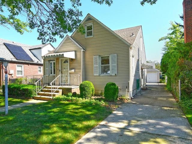 12 Hull Avenue