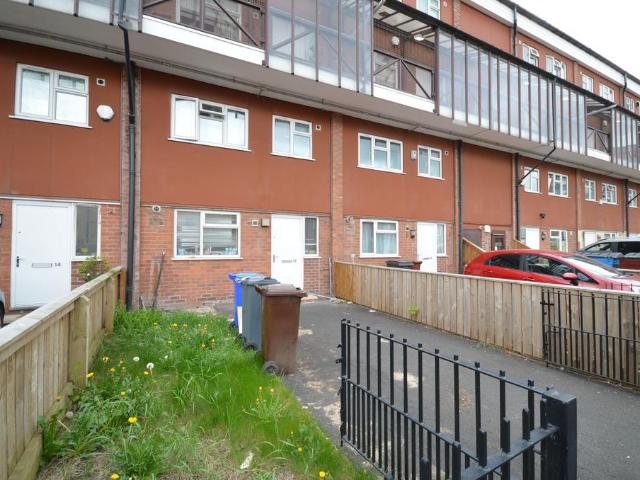 12 Hursthead Walk. 1 bed in a house share to rent £500 pcm £115 pw