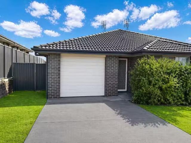 12 Jersey Street, Gillieston Heights Townhouse for rent Liste.