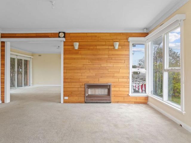 12 Karpaty Avenue, Newnham