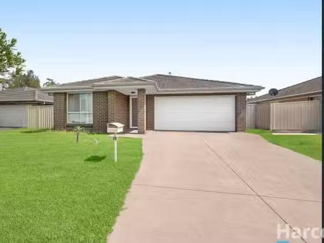 12 Kelowna Avenue, Morisset, NSW 2264 House for Rent