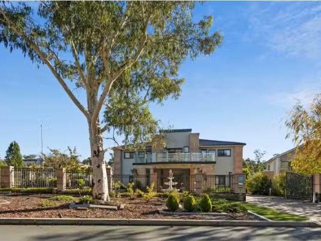 12 Keyar Street, O'Malley House for rent Listed by Aja Jarvis.