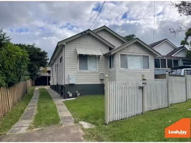 1/2 King Street, Waratah West Apartment for rent Listed by Le.