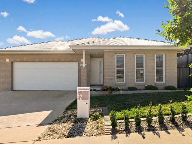 12 laurel martyn view whitlam act house for rent lj hooker
