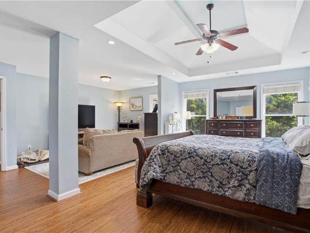 12 Laurel Way NE