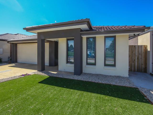 12 Leafy Circuit, Cranbourne East