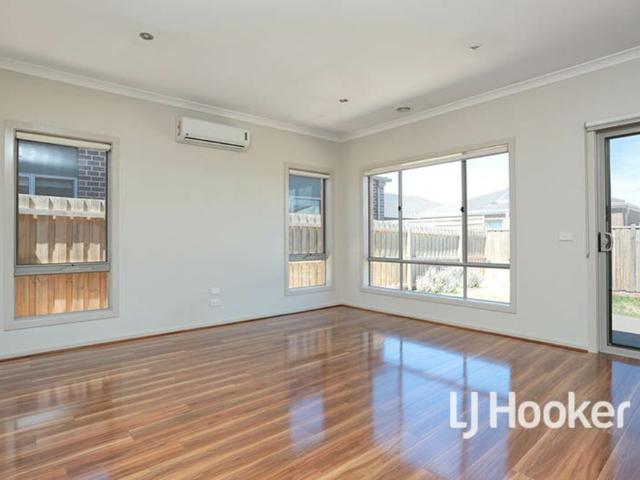 12 League Street, Werribee VIC, Belconnen