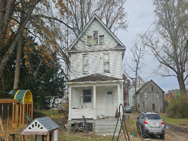 1/2 Lincoln Ave