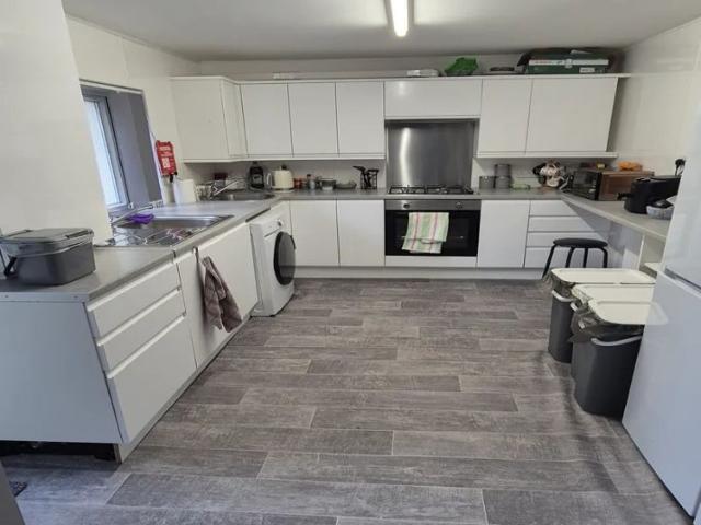 12, London Road, Neath