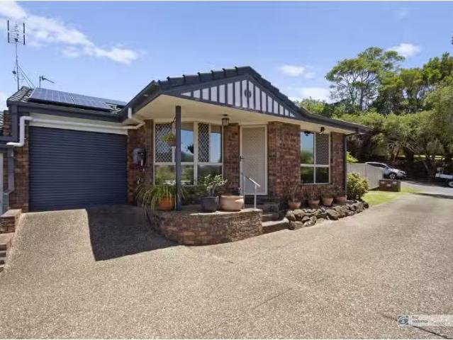 1/2 Lovat Brae Court, Banora Point Townhouse for rent Listed.
