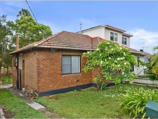 12 Lloyd Street, Sans Souci House for rent Listed by Emma Giu.
