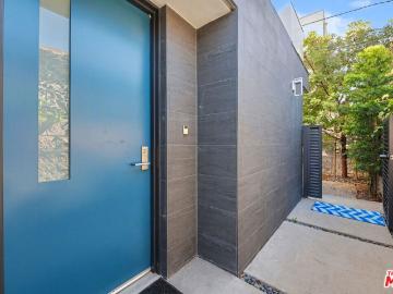 1/2 Manning Avenue