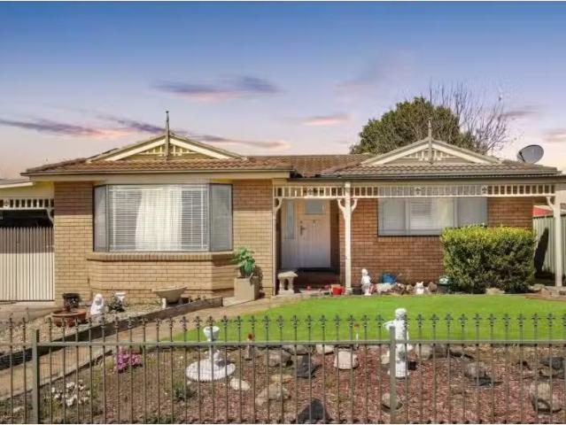 12 Mallory Street, Dean Park House for rent Listed by Elite A.