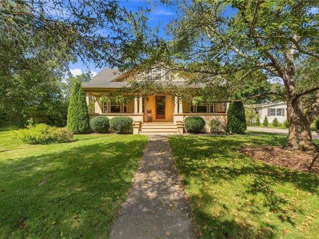 12 Maple Court