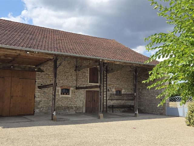 12 minutes de Cluny Belle propriété avec vastes dépendance. 193m² Cluny