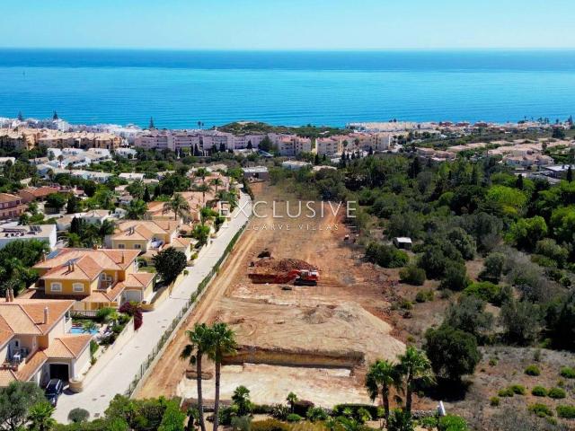 12 Moradias geminadas exclusivas para venda com vista para o. 168m² Luz