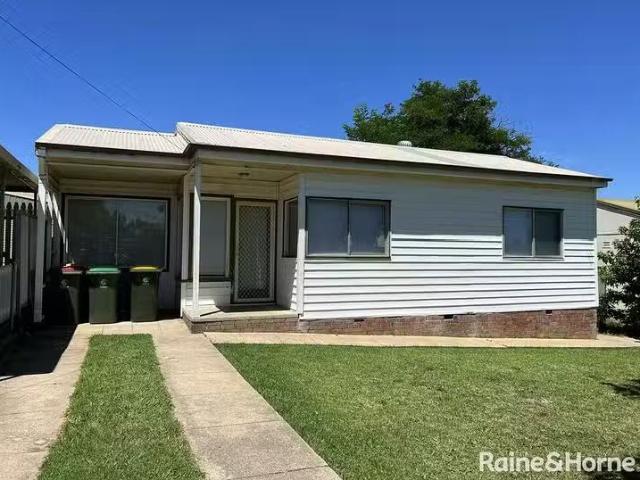 12 Moresby Street, Orange, NSW 2800