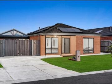 12 Nandaly Place, Cranbourne West