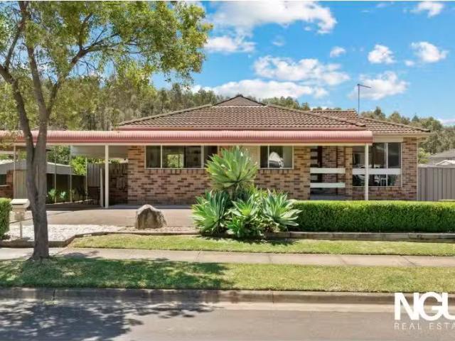 12 Nathan Crescent, DEAN PARK House for rent Listed by Malak.