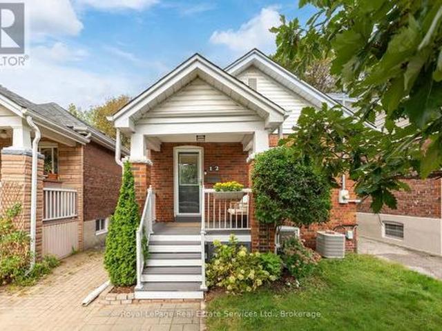 12 Newmarket Avenue, Toronto Woodbine Lumsden, ON, M4C 1V7 house for sale | Listing ID E13793 | Royal LePage