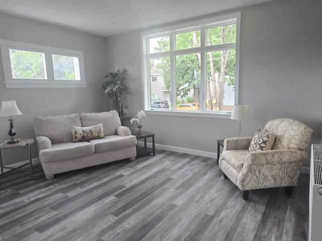 12 Oakley Avenue