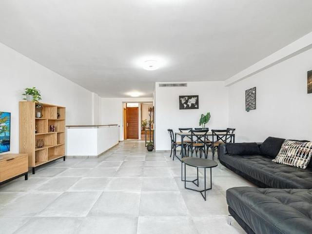 12 P.º la Cornisa, Las Palmas de Gran Canaria, Canary Islands 35011