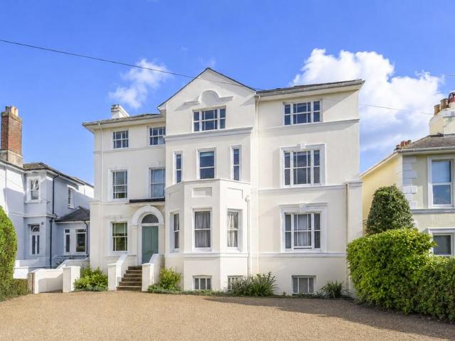 12 Park Road, Southborough, TN4 2 bed flat to rent £1,600 pcm £369 pw