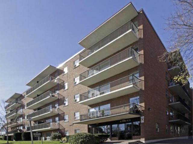 12 Park St. E. Bachelor Apartment for Rent