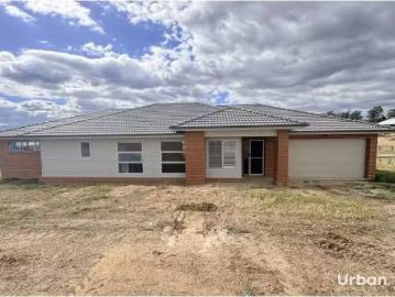12 Pistacia Grove, Branxton House for rent Listed by Bronlyn.