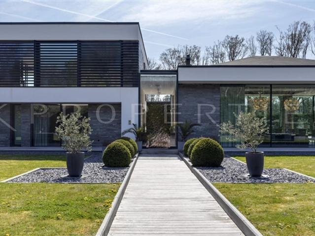 12 Room single house