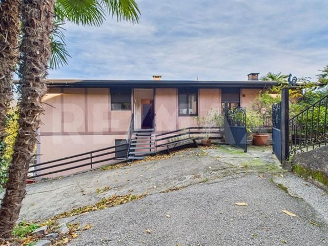 12 Room single house