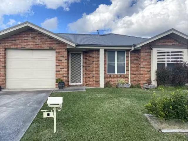 1/2 Robinia Way, CESSNOCK Townhouse for rent Listed by Katie.
